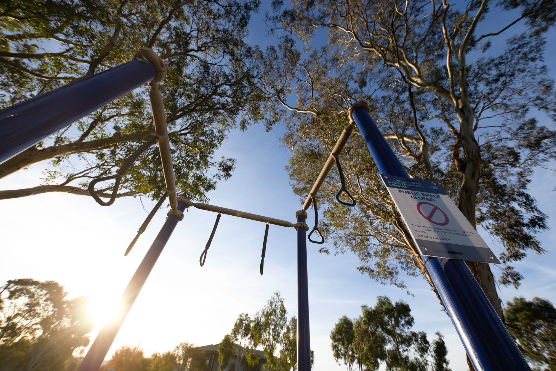 Outdoor Gym and covid-19 sign